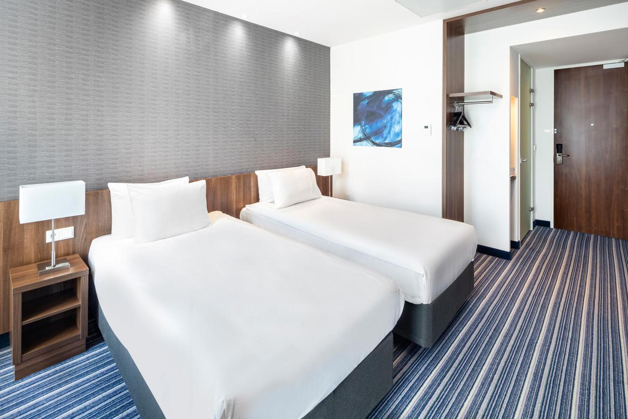 הופדורפ Holiday Inn Express Amsterdam - Schiphol, An Ihg Hotel מראה חיצוני תמונה